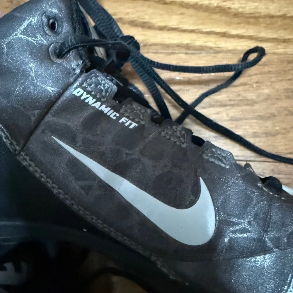 Nike Alpha Dynamic Fit Football Cleats Black White‎ Size 7.5